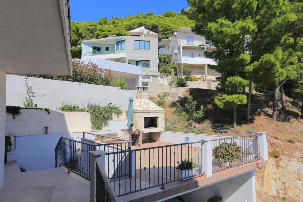 Apartments By The Sea Brela, Makarska - 6688 Kültér fotó